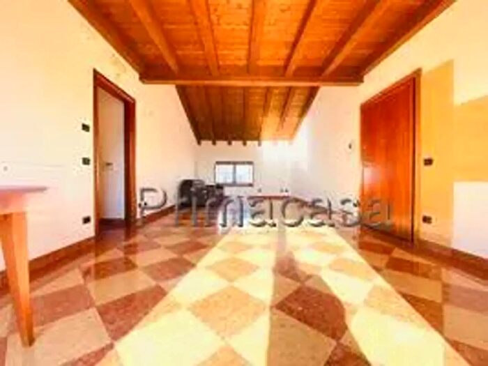 Appartamento con 7 locali in affitto in Via Giuseppe Garibaldi, Bovolone