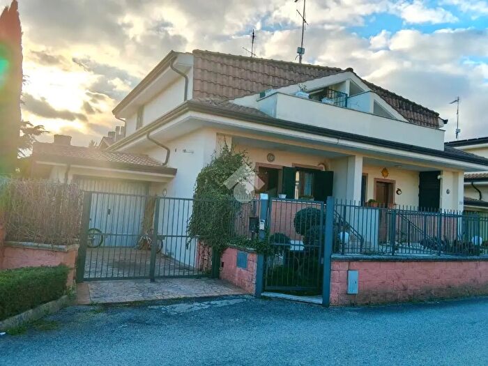 Casa trilocale in vendita in Via Colle Cagioli, Lariano