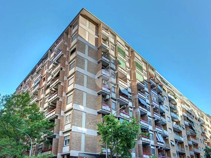 Appartamento con 5 locali in vendita in Via Tarquinio Prisco, Roma