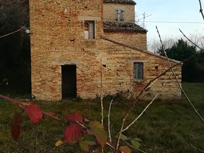 Casa con 15 locali in vendita in Fano