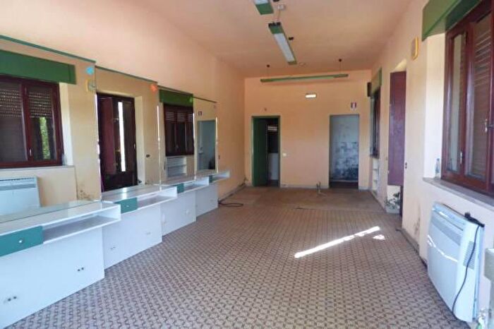 Casa con 7 locali in vendita in Capannori