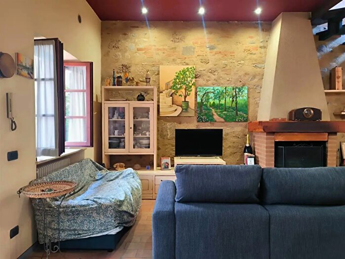 Appartamento con 6 locali in vendita in Viale Marconi, Poggibonsi