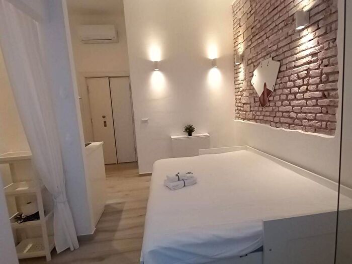 Appartamento monolocale in affitto in Viale Regina Giovanna, Porta Venezia, Milano