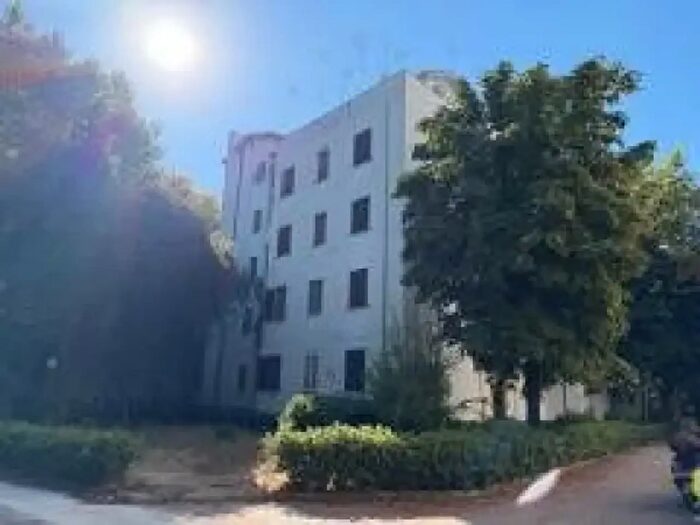 Appartamento trilocale in vendita in Via dei Larici, Roma