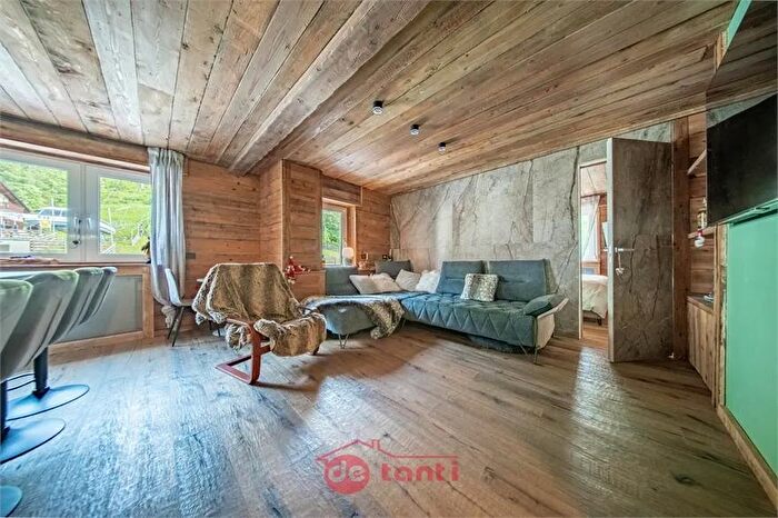 Appartamento quadrilocale in vendita in Via Innocenti De Giacomi Madesimo So, Madesimo