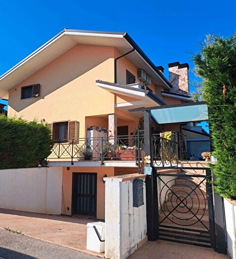 Casa con 6 locali in vendita in Via San Giorgio, Treglio
