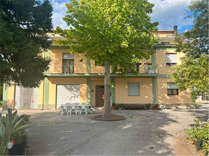 Appartamento trilocale in affitto in Via Ancona, Jesi