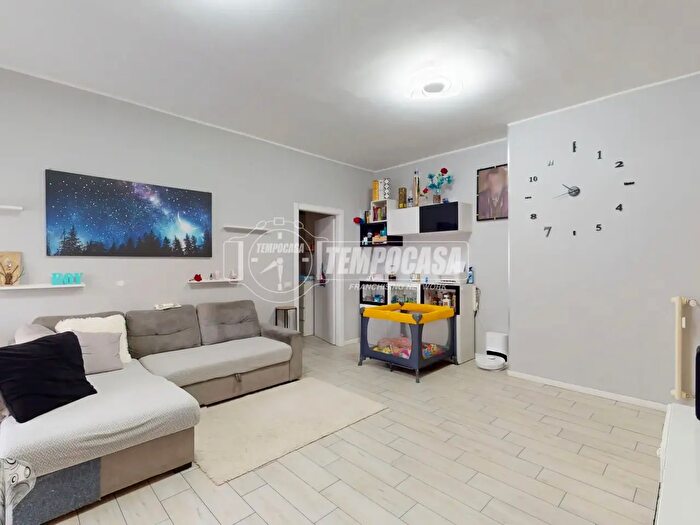 Appartamento trilocale in vendita in Viale Mosè Bianchi, Carate Brianza