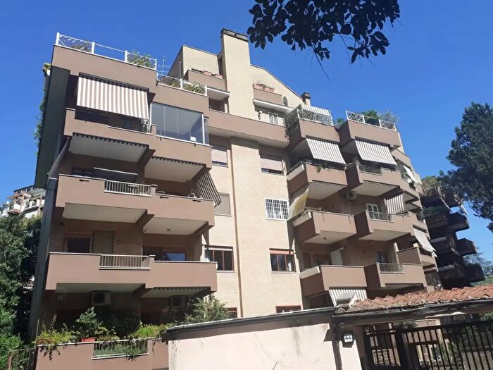 Appartamento con 5 locali in vendita in Via Vito Sinisi, Roma