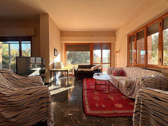 Casa con 12 locali in vendita in Capraia E Limite