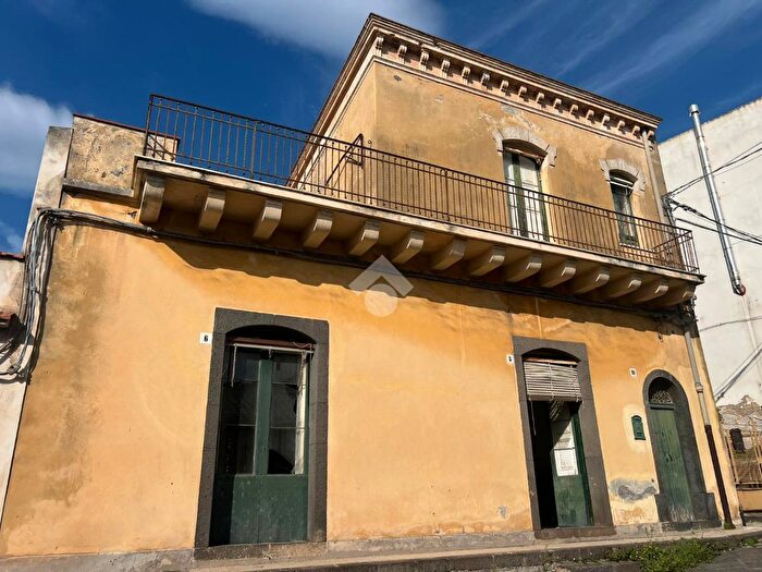 Casa con 7 locali in vendita in Via Roma, Giarre