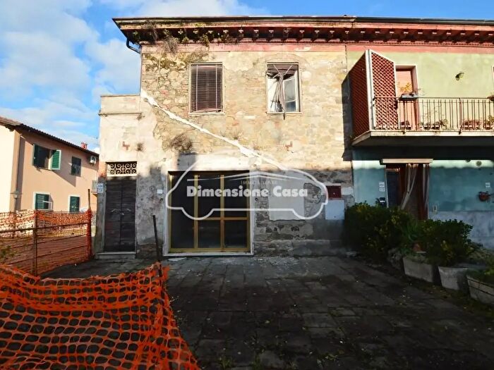 Casa con 8 locali in vendita in Pesciatina, Capannori