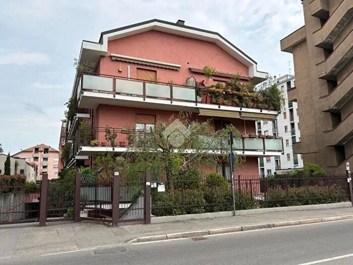 Appartamento trilocale in vendita in Via Mentana, Monza