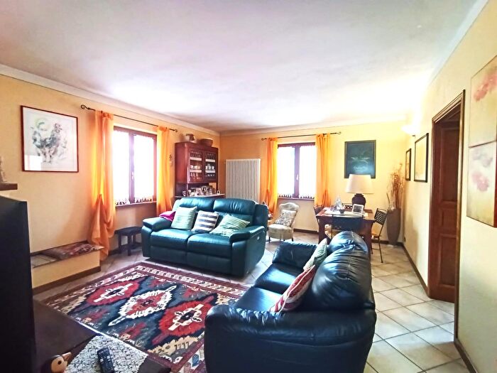 Casa con 8 locali in vendita in Castelnuovo Di Garfagnana