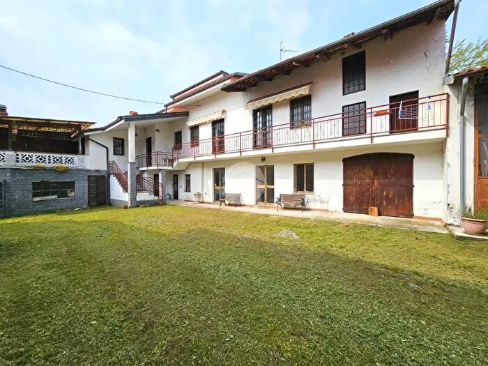 Casa con 9 locali in vendita in Via Giuseppe Garibaldi, Orio Canavese