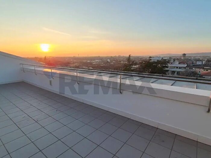 Appartamento con 5 locali in vendita in Galleria Vezza, Villafranca Di Verona