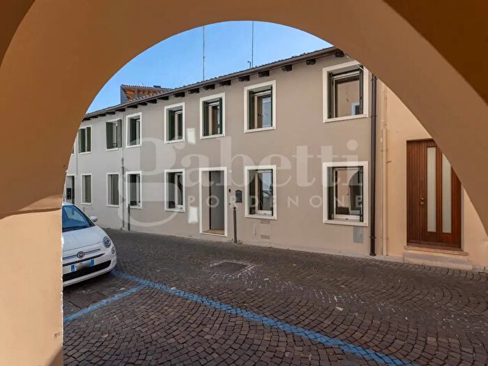 Casa con 6 locali in vendita in Via Gasparotto, Sacile