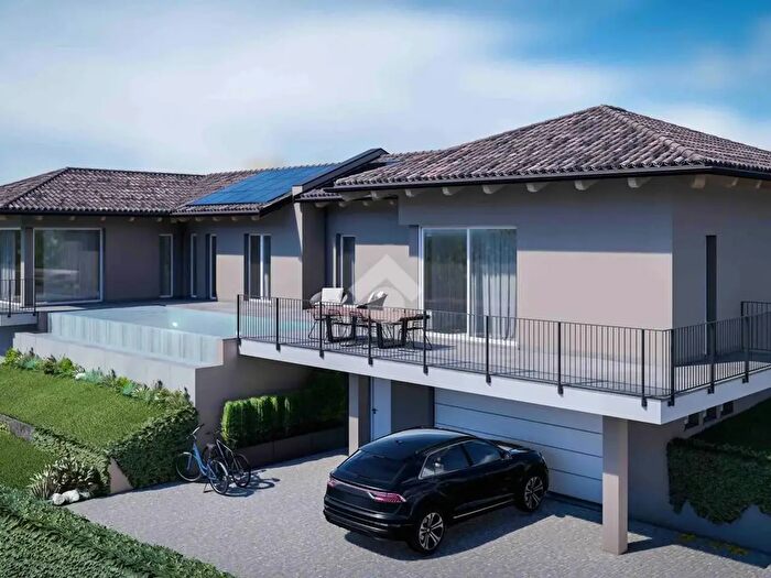 Casa con 5 locali in vendita in Via Montelupo, Sinio