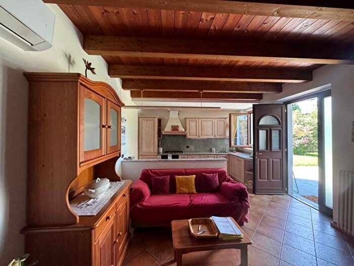 Casa bilocale in affitto in Via Don Luigi Penati, Centro, Dervio