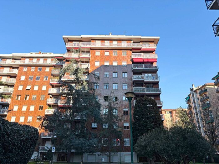 Appartamento bilocale in affitto in Viale San Gimignano, Lorenteggio, Milano