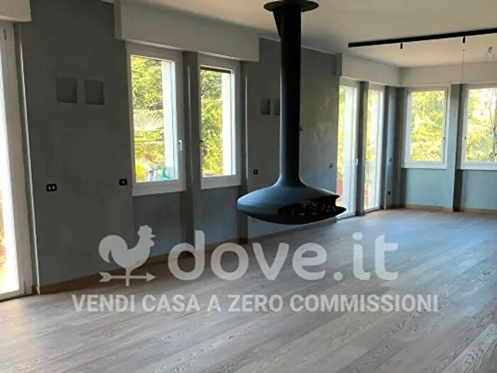 Appartamento con 6 locali in vendita in Via Maria Virginia Staurenghi, Varese