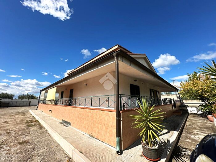 Casa con 7 locali in vendita in Via Corsica, Canosa Di Puglia