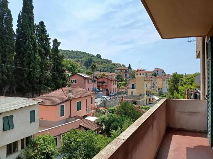 Appartamento con 6 locali in vendita in Via Artallo, Imperia