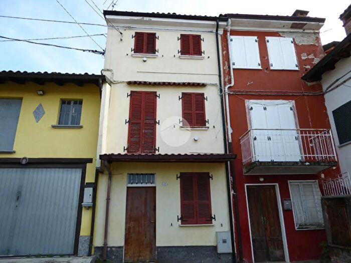 Casa con 5 locali in vendita in Frazione Colombaia, Montu Beccaria