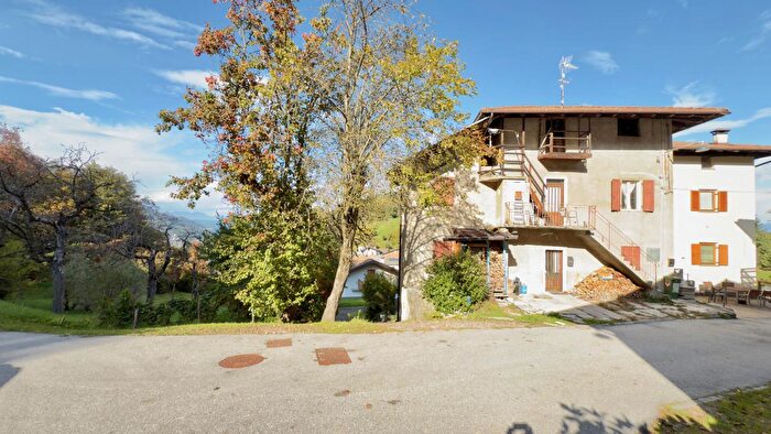 Casa in vendita in Frazione Campregheri, Altopiano della Vigolana