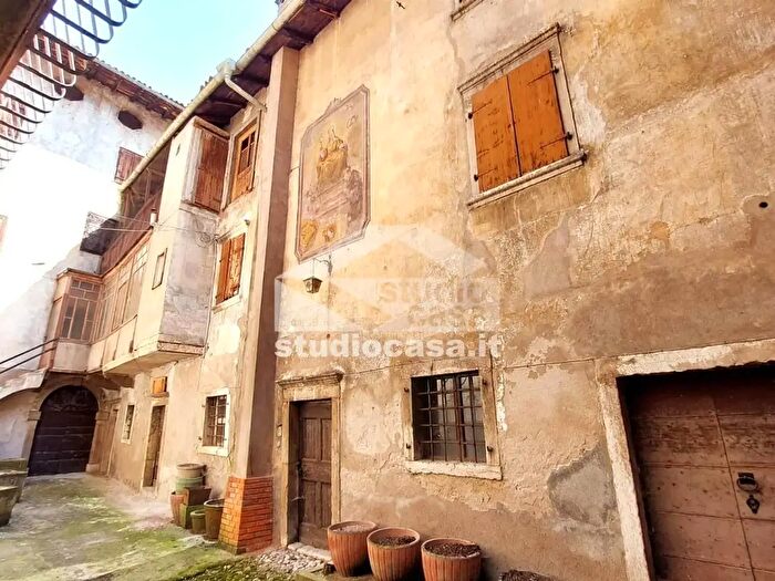 Casa con 20 locali in vendita in Via Torre, Ala