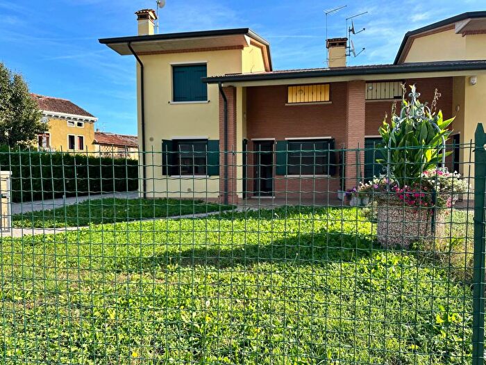 Casa con 5 locali in affitto in Piazza Giuseppe Mazzini, Lanzé, Quinto Vicentino