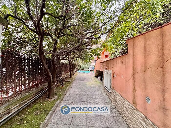 Casa con 10 locali in vendita in Via delle Orchidee, SantAntimo