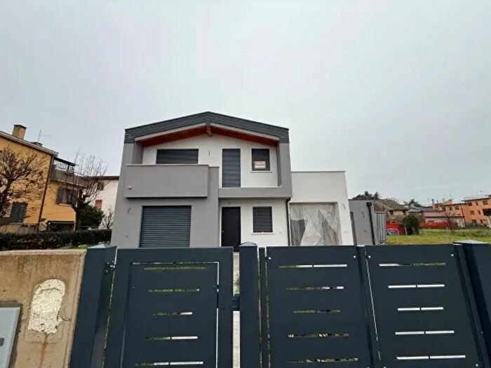 Casa quadrilocale in vendita in Via Pisa, Mira