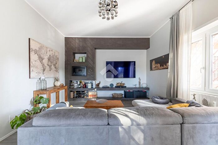 Appartamento quadrilocale in vendita in Via Francesco Valagussa, Roma