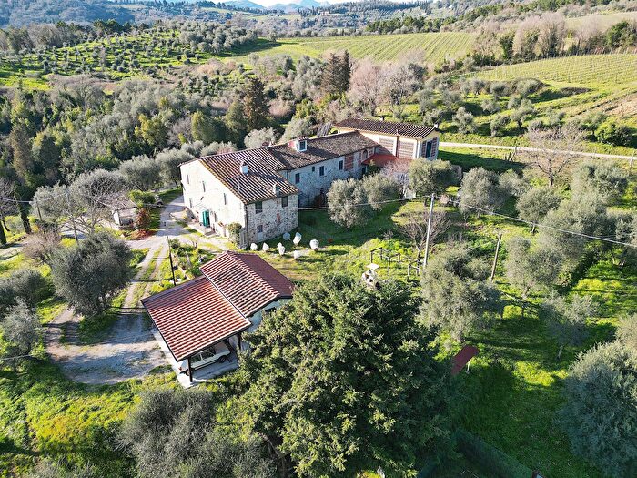 Casa con 16 locali in vendita in Traversa V Via della Pieve Santo Stefano, Lucca