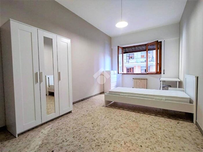 Appartamento trilocale in affitto in Via Stefano Longanesi, Marconi, Roma