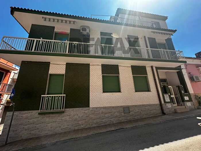 Casa con 11 locali in vendita in Via Emilio Calogero, Pachino