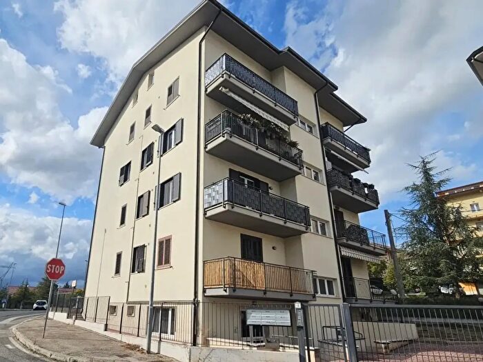 Appartamento trilocale in vendita in Via Bernardo da Pescocostanzo, L'Aquila