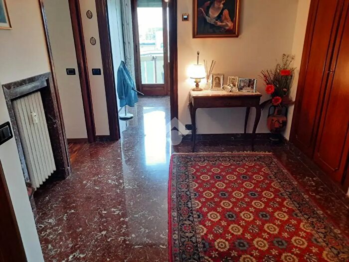 Appartamento trilocale in vendita in Via Nizza, Torino