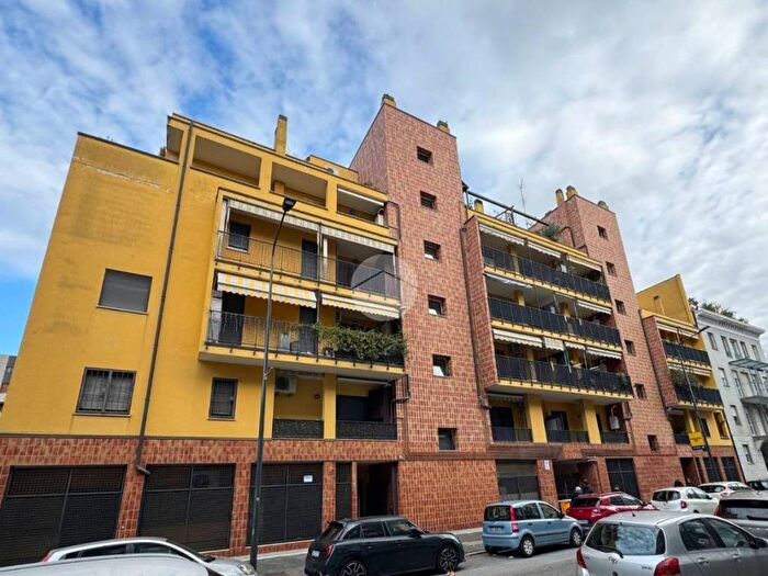 Appartamento bilocale in affitto in Via Monte San Genesio, Dergano, Milano