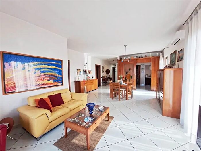 Appartamento con 6 locali in vendita in Via della Costituente, Cardito