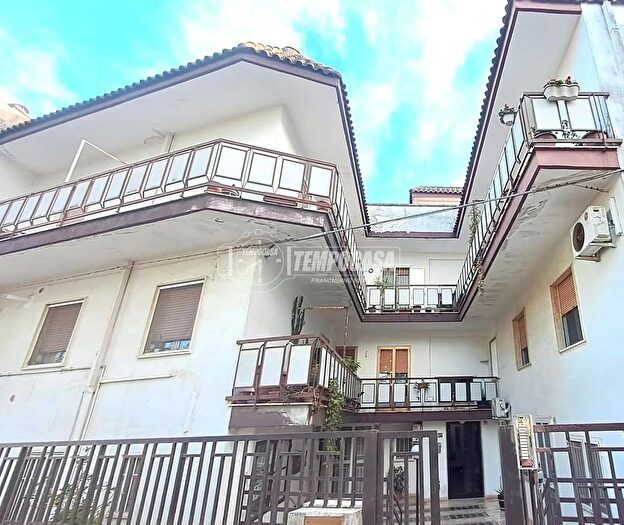 Appartamento trilocale in vendita in Vico Via Ettore Carafa, Adelfia