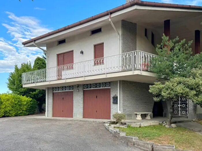 Casa con 6 locali in vendita in Calosso