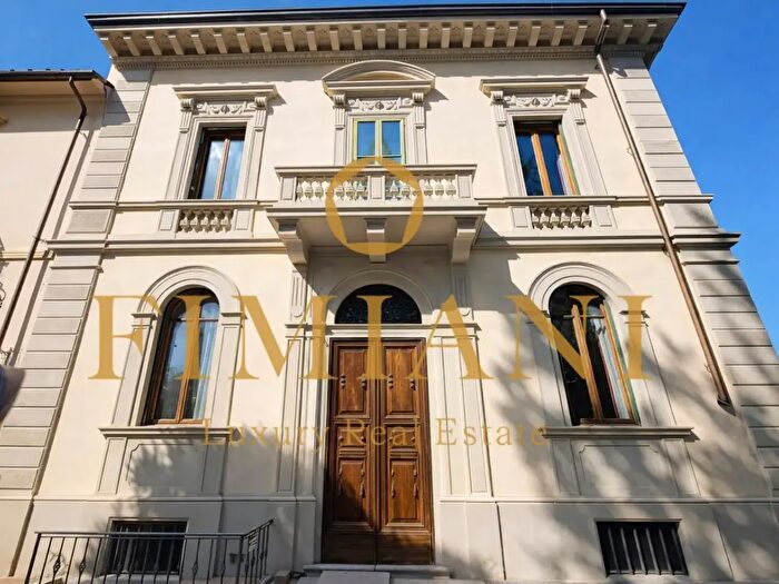 Casa con 20 locali in vendita in Via dei Bastioni, Firenze