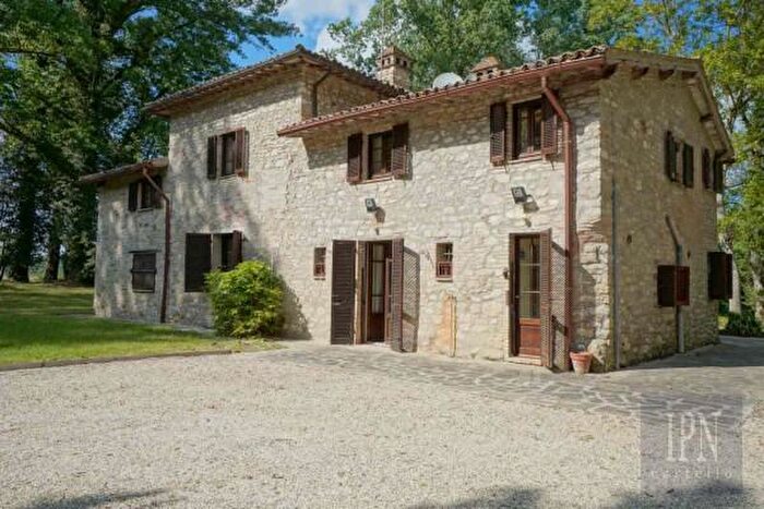 Casa con 6 locali in vendita in Umbertide