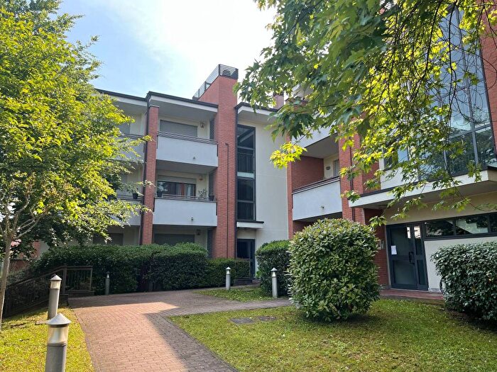 Appartamento trilocale in affitto in Via Anna Frank, Pregnana Milanese