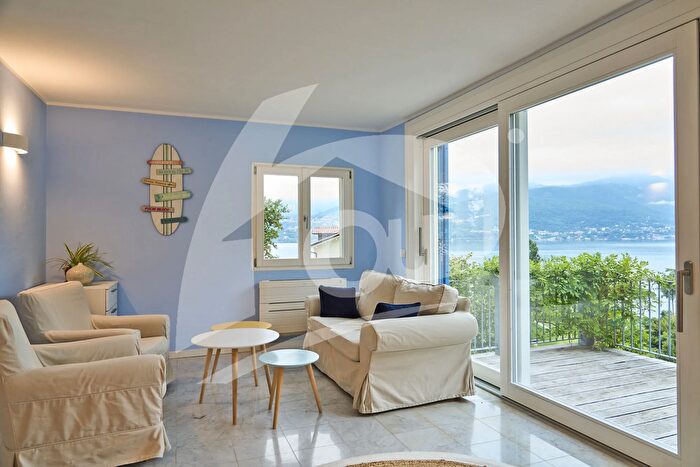 Appartamento trilocale in affitto in Piazza Pullè, Laveno Mombello