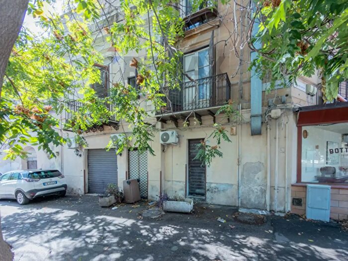 Appartamento con 7 locali in vendita in Via Sampolo, Palermo