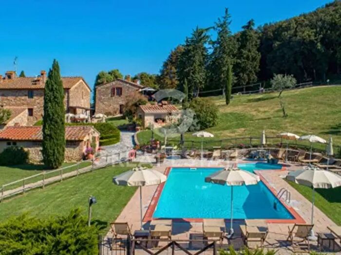 Casa con 6 locali in vendita in Gambassi Terme