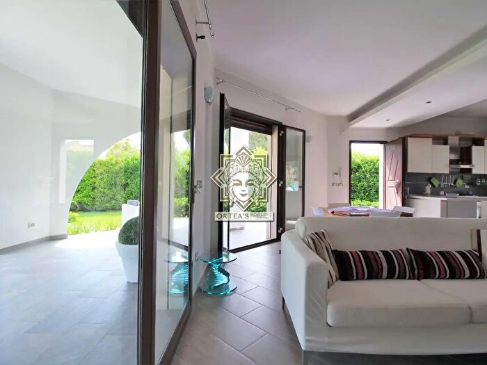 Casa con 6 locali in affitto in Via Isole Bali Snc, Siracusa